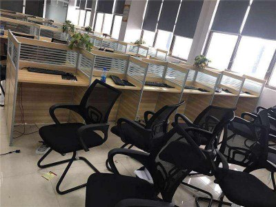 北京回收工位，上门回收二手废旧员工工位屏风隔断价格一步到位图1